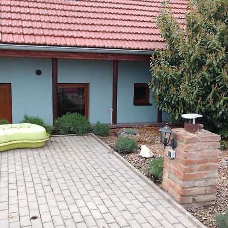 Sklipek V Agati Apartment Drnholec Luaran gambar