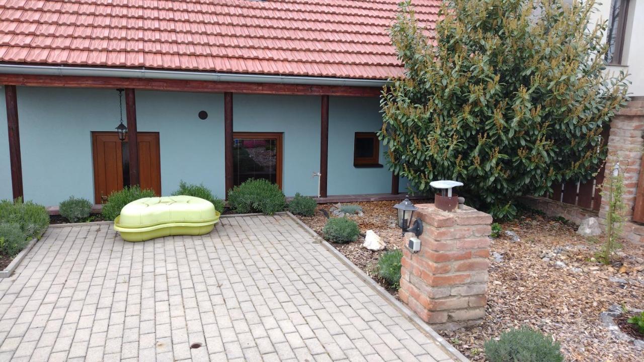 Sklipek V Agati Apartment Drnholec Luaran gambar